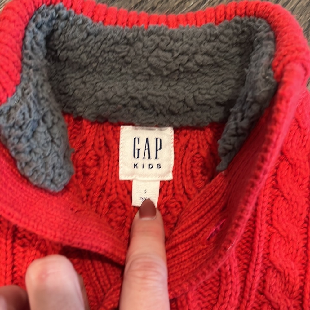 GAP Cable-Knit Sweater - Picture 2 of 4